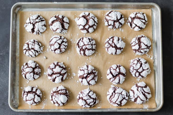 A tray of baked chocolate crinkle cookies 